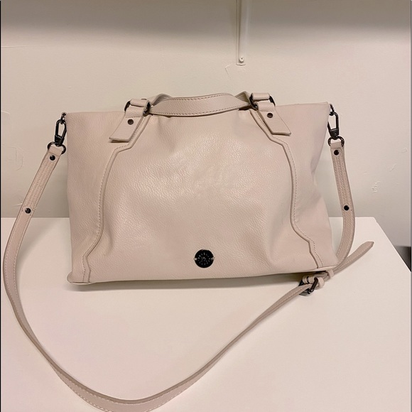 Pre-owned. BCBG Generation handbag with crossbody Strap. - Picture 2 of 6